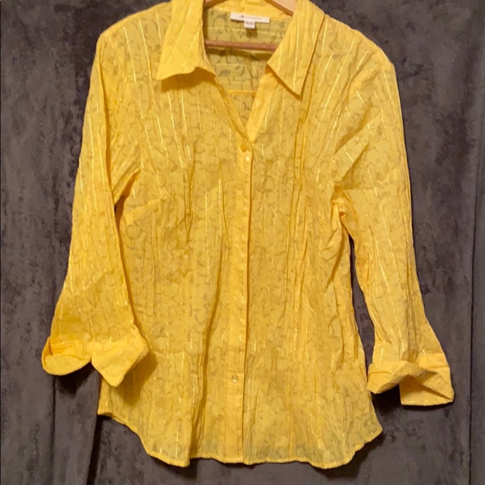 JM Collection 18 Yellow detailed top